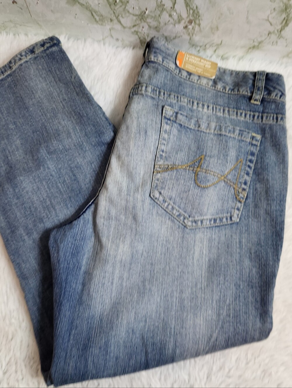MOSSIMO SUPPLY CO. Lowest Waist and Straight Hip & Thigh Denim Capris